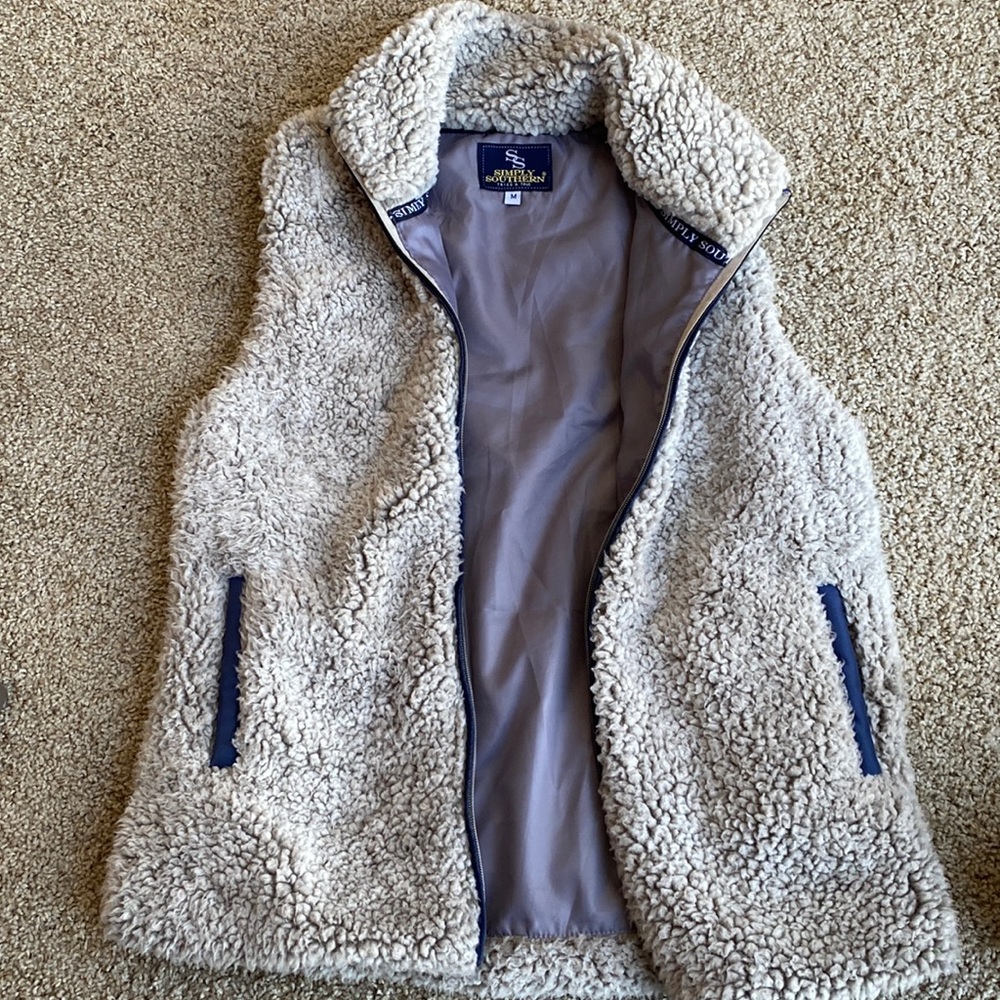 Women’s size M vest. Simply Southern.
